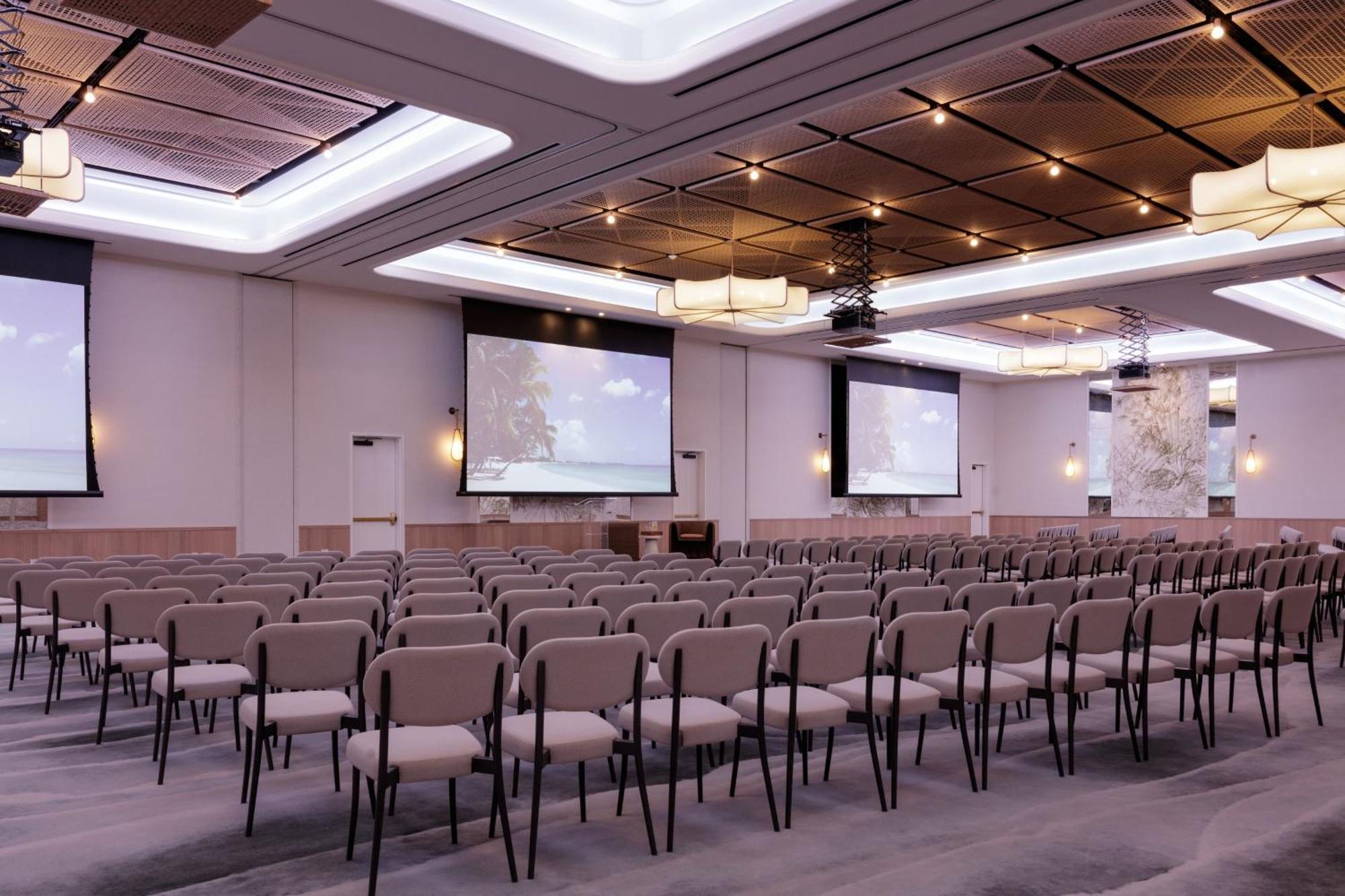 ווסט ביי Hotel Indigo Grand Cayman By Ihg מראה חיצוני תמונה