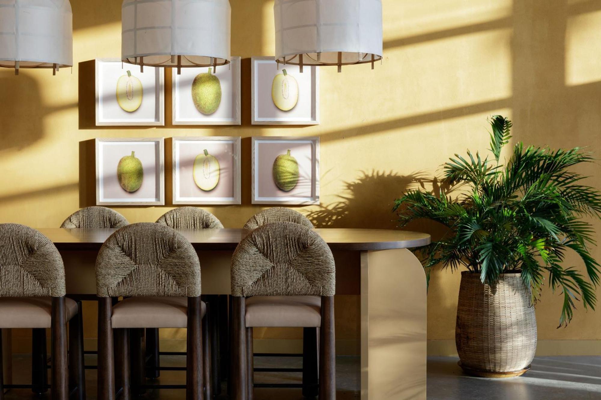 ווסט ביי Hotel Indigo Grand Cayman By Ihg מראה חיצוני תמונה