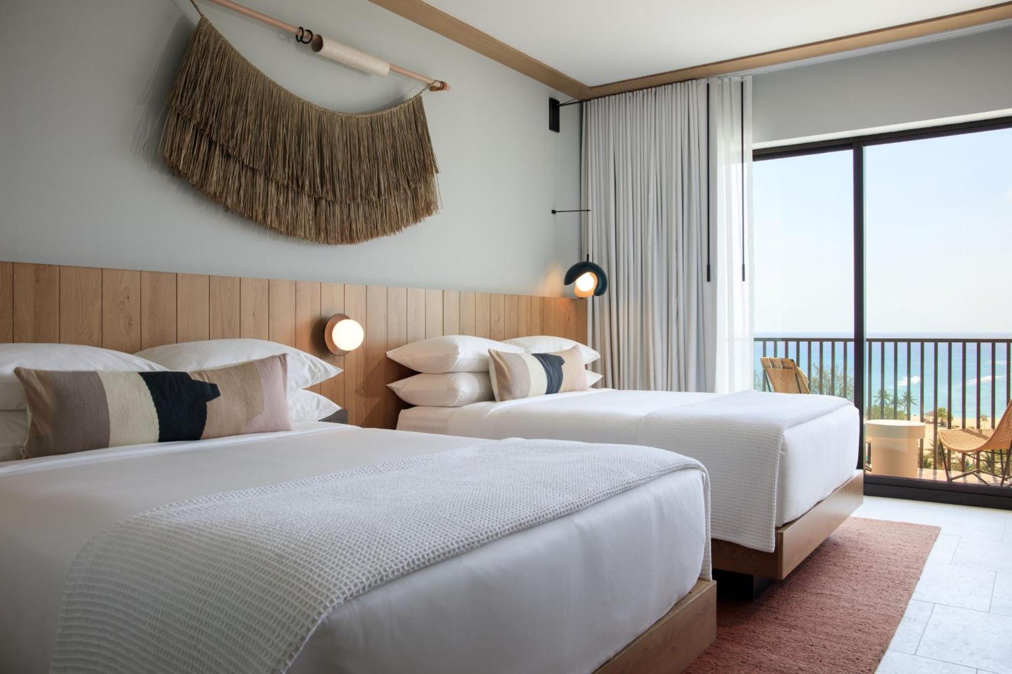 ווסט ביי Hotel Indigo Grand Cayman By Ihg מראה חיצוני תמונה