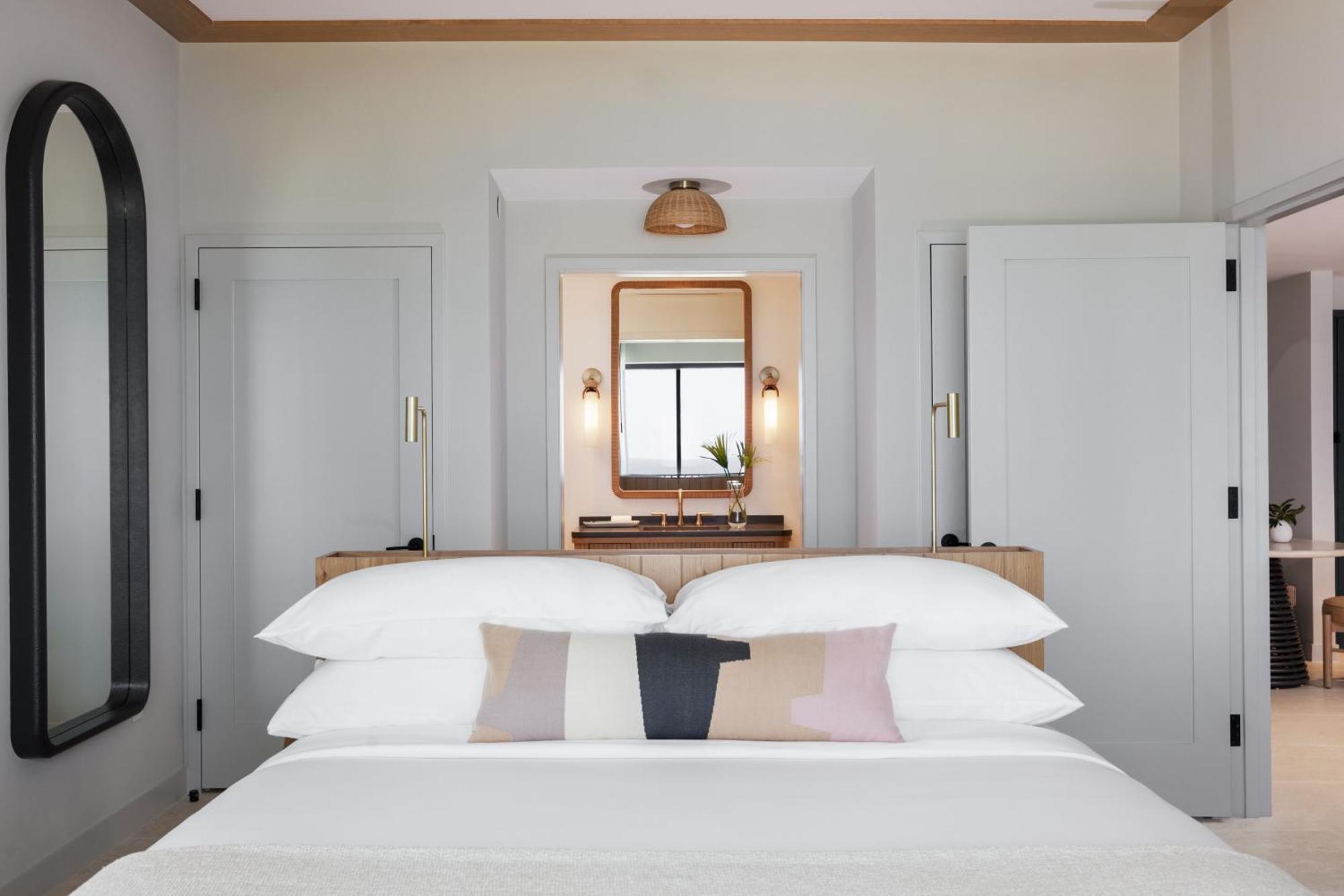 ווסט ביי Hotel Indigo Grand Cayman By Ihg מראה חיצוני תמונה